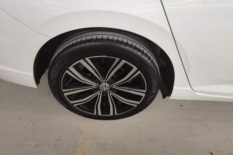Used Volkswagen Lavida 2018 Hatchback 280TSI DSG Luxury Edition China V Standard Right Rear Wheel Hub