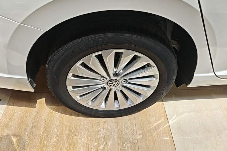 Used Volkswagen Lavida 2018 1.5L Automatic Comfort Edition China V Standard Right Rear Wheel Hub