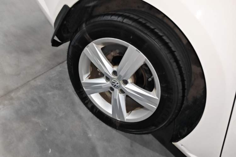 Used Volkswagen Lavida 2018 Classic 1.5L Automatic Fashion Edition China VI Standard Right Rear Wheel Hub