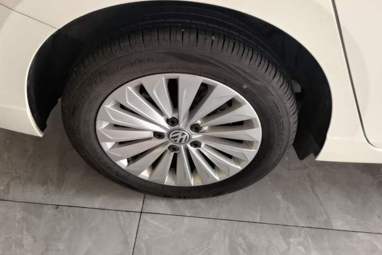 Used Volkswagen Lavida 2018 1.5L Automatic Fashion Edition China V Standard Right Rear Wheel Hub