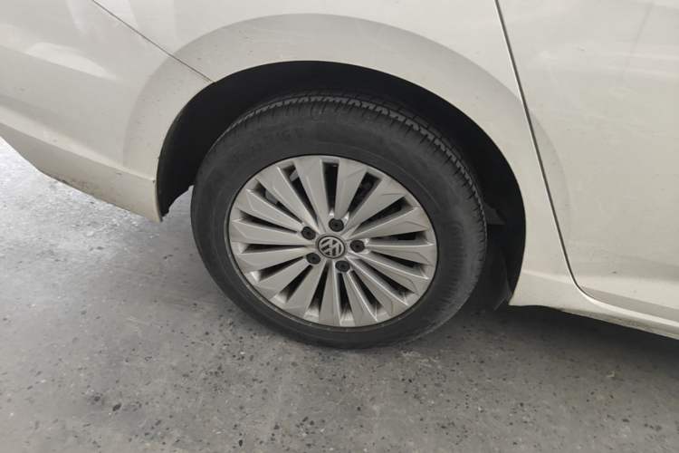 Used Volkswagen Lavida 2018 1.5L Automatic Comfort Edition China V Standard Right Rear Wheel Hub