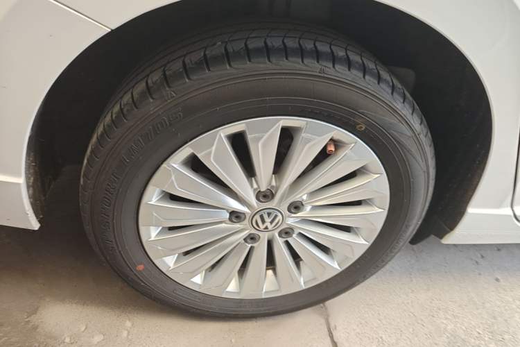 Used Volkswagen Lavida 2018 1.5L Automatic Comfort Edition China V Standard Right Rear Wheel Hub