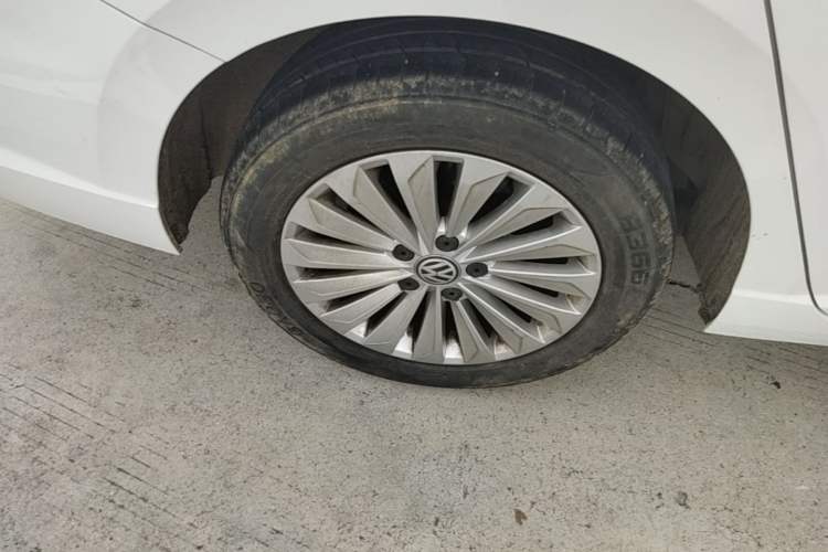 Used Volkswagen Lavida 2018 1.5L Automatic Comfort Edition China V Standard Right Rear Wheel Hub