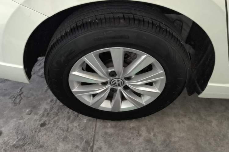 Used Volkswagen Lavida 2018 1.5L Automatic Fashion Edition China V Standard Right Rear Wheel Hub