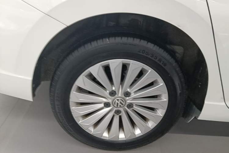 Used Volkswagen Lavida 2018 1.5L Automatic Comfort Edition China V Standard Right Rear Wheel Hub