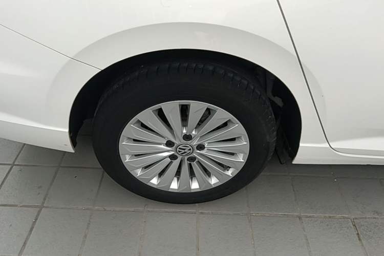 Used Volkswagen Lavida 2018 1.5L Automatic Comfort Edition China V Standard Right Rear Wheel Hub