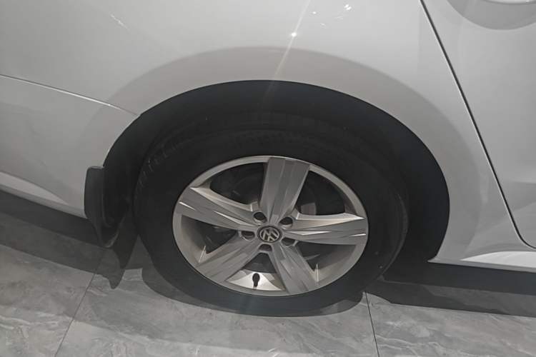 Used Volkswagen Lavida 2018 Classic 1.5L Automatic Fashion Edition China VI Standard Right Rear Wheel Hub