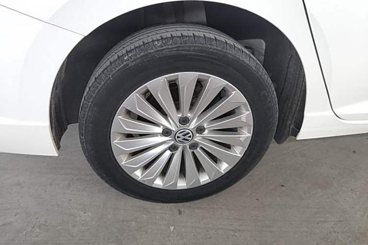 Used Volkswagen Lavida 2018 1.5L Automatic Comfort Edition China V Standard Right Rear Wheel Hub