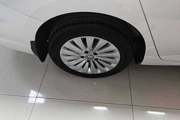 Used Volkswagen Lavida 2018 1.5L Automatic Comfort Edition China V Standard Right Rear Wheel Hub