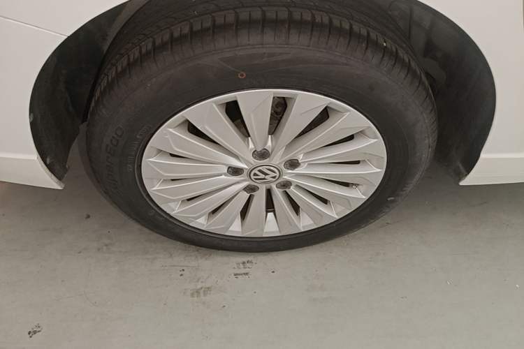 Used Volkswagen Lavida 2018 1.5L Automatic Comfort Edition China V Standard Right Rear Wheel Hub