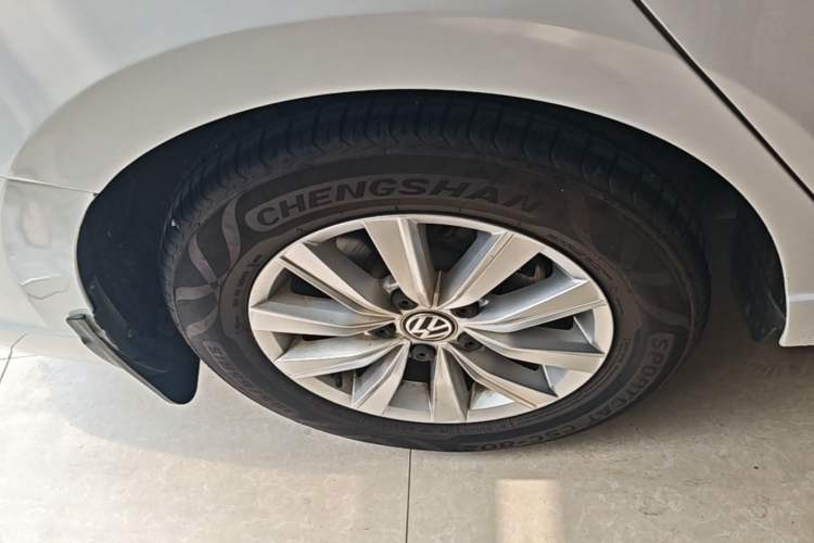 Used Volkswagen Lavida 2018 1.5L Automatic Fashion Edition China V Standard Right Rear Wheel Hub