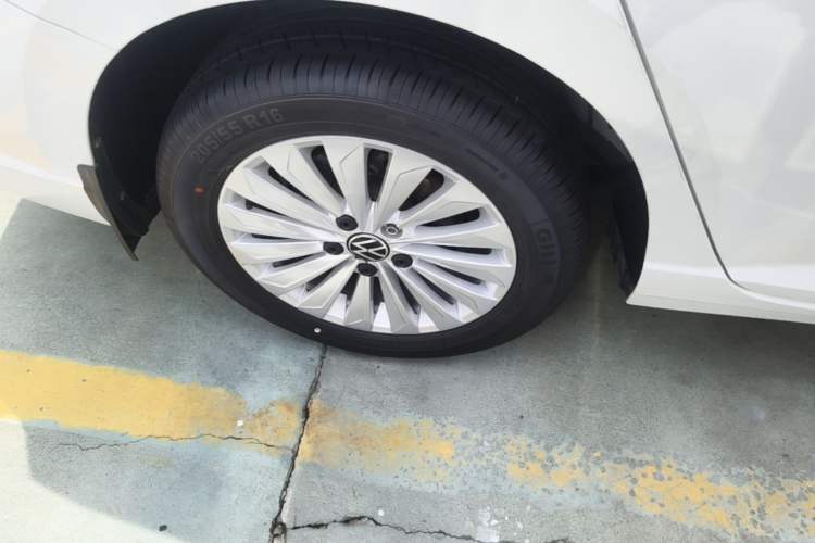 Used Volkswagen Lavida 2018 1.5L Automatic Comfort Edition China V Standard Right Rear Wheel Hub