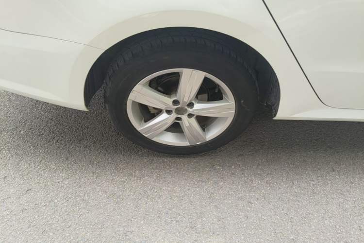 Used Volkswagen Lavida 2018 Classic 1.5L Automatic Fashion Edition China VI Standard Right Rear Wheel Hub