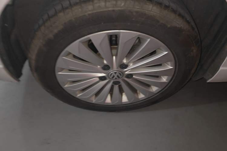 Used Volkswagen Lavida 2018 1.5L Automatic Comfort Edition China V Standard Right Rear Wheel Hub