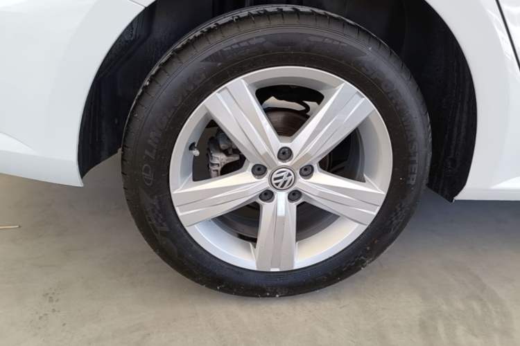 Used Volkswagen Lavida 2018 Classic 1.5L Automatic Fashion Edition China VI Standard Right Rear Wheel Hub