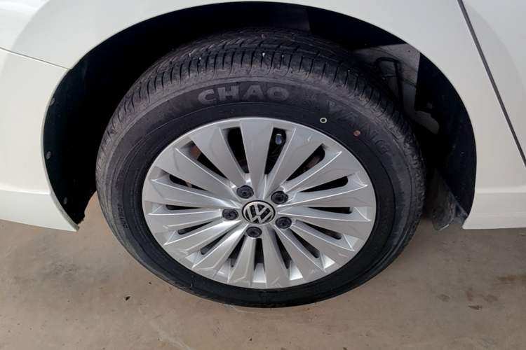 Used Volkswagen Lavida 2018 1.5L Automatic Comfort Edition China V Standard Right Rear Wheel Hub