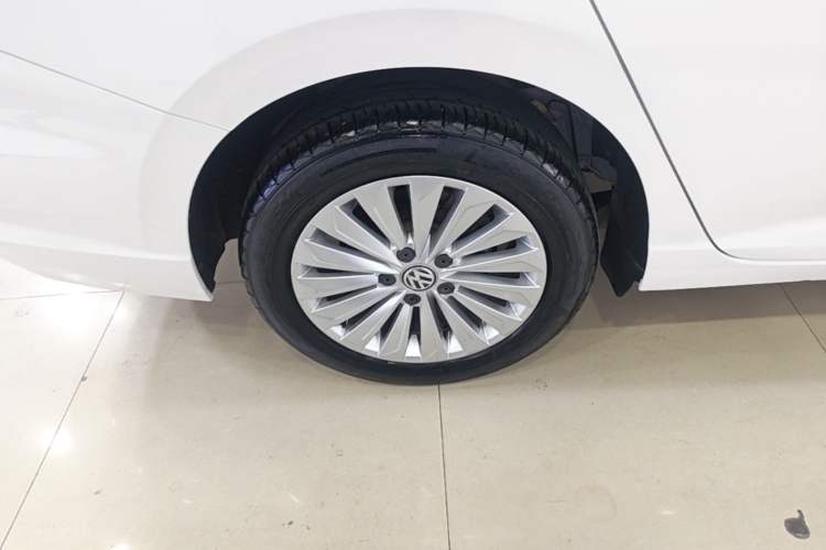Used Volkswagen Lavida 2018 1.5L Automatic Fashion Edition China V Standard Right Rear Wheel Hub