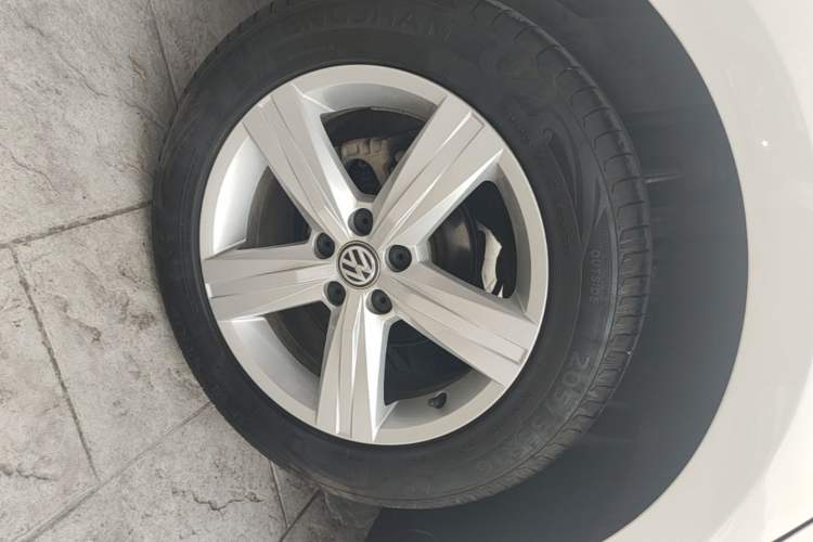 Used Volkswagen Lavida 2018 Classic 1.5L Automatic Fashion Edition China VI Standard Right Rear Wheel Hub