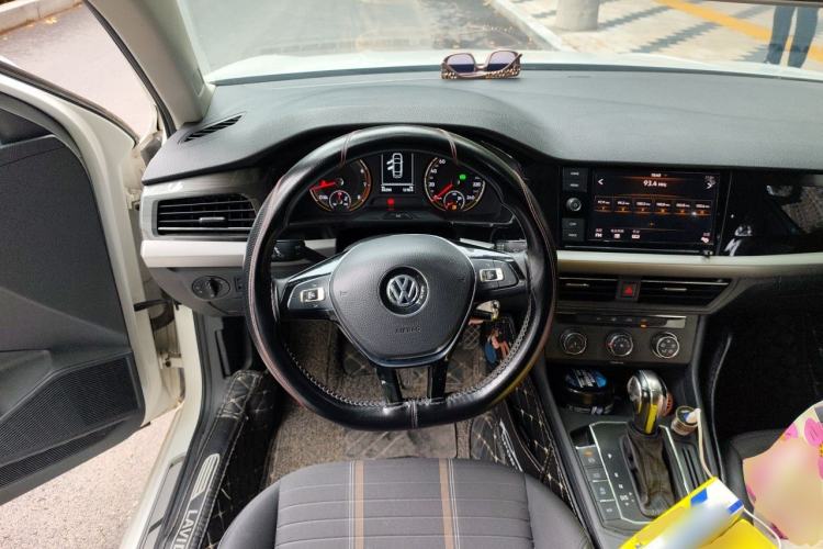 Used Volkswagen Lavida 2018 Hatchback 200TSI DSG Comfort Edition China V Standard Steering Wheel