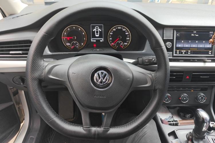 Used Volkswagen Lavida 2018 1.5L Automatic Fashion Edition China V Standard Steering Wheel