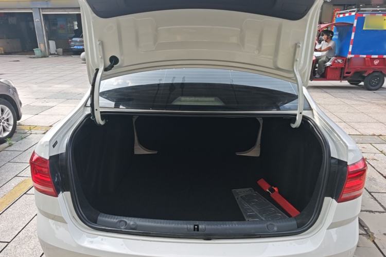 Used Volkswagen Lavida 2018 Classic 1.5L Automatic Fashion Edition China VI Standard Trunk