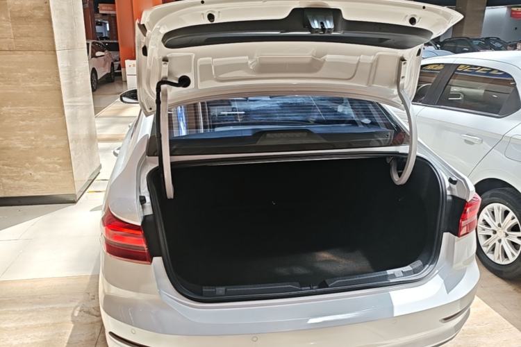 Used Volkswagen Lavida 2018 1.5L Automatic Comfort Edition China V Standard Trunk