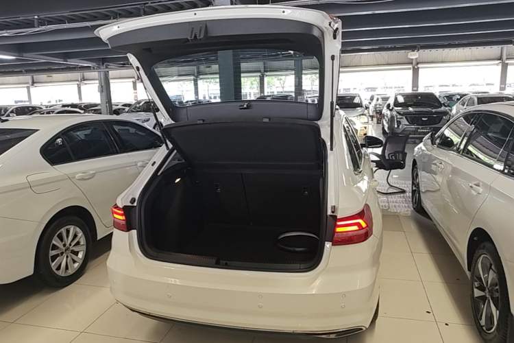 Used Volkswagen Lavida 2018 Hatchback 280TSI DSG Comfort Edition China V Standard Trunk