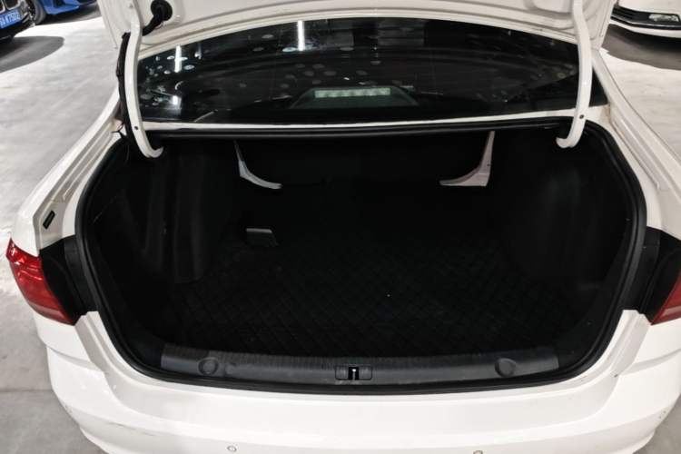 Used Volkswagen Lavida 2018 Classic 1.5L Automatic Fashion Edition China VI Standard Trunk
