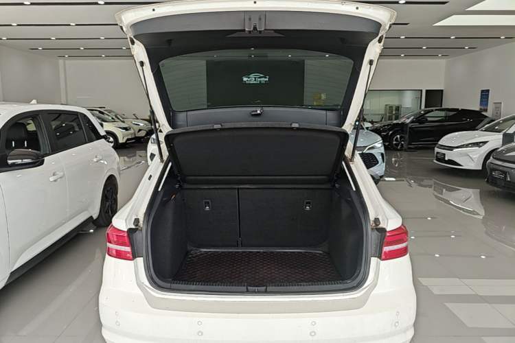 Used Volkswagen Lavida 2018 Hatchback 280TSI DSG Comfort Edition China V Standard Trunk