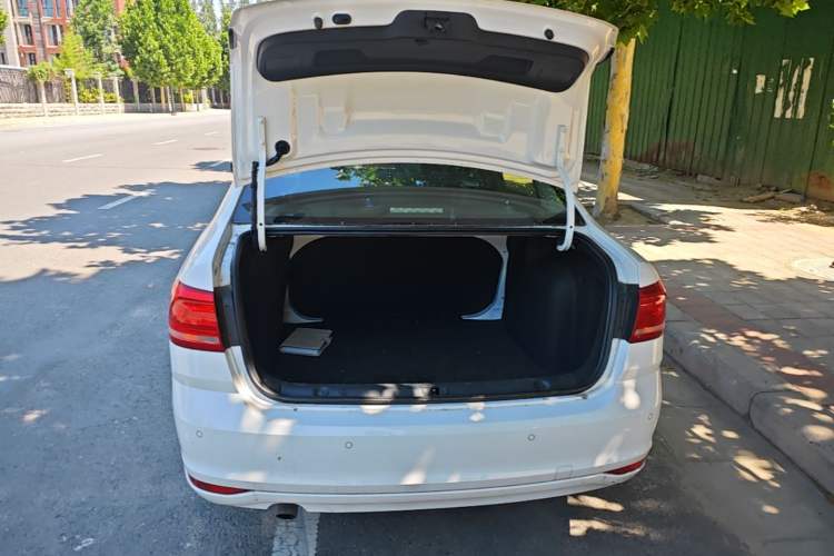 Used Volkswagen Lavida 2018 Classic 1.5L Automatic Fashion Edition China VI Standard Trunk
