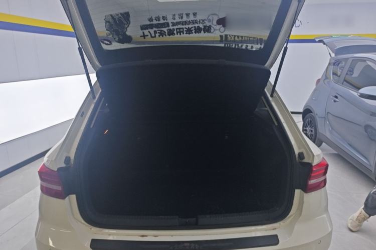 Used Volkswagen Lavida 2018 Hatchback 200TSI DSG Comfort Edition China V Standard Trunk