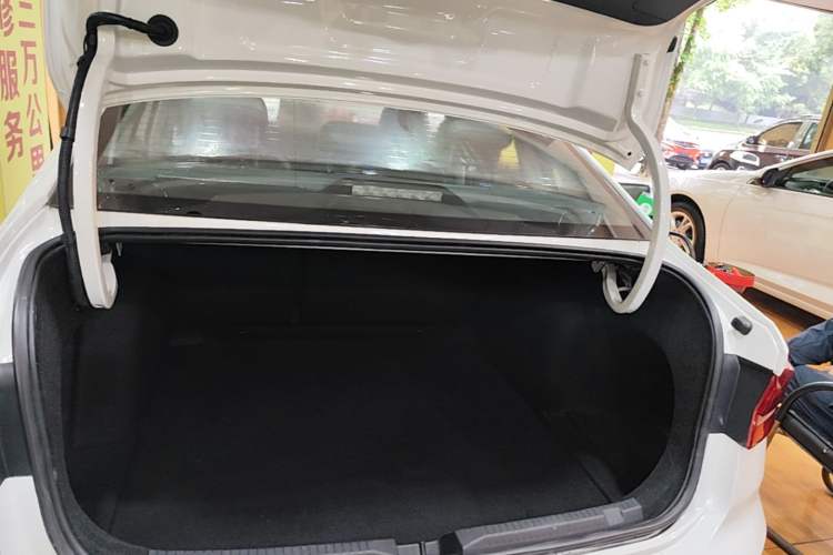 Used Volkswagen Lavida 2018 1.5L Automatic Comfort Edition China V Standard Trunk