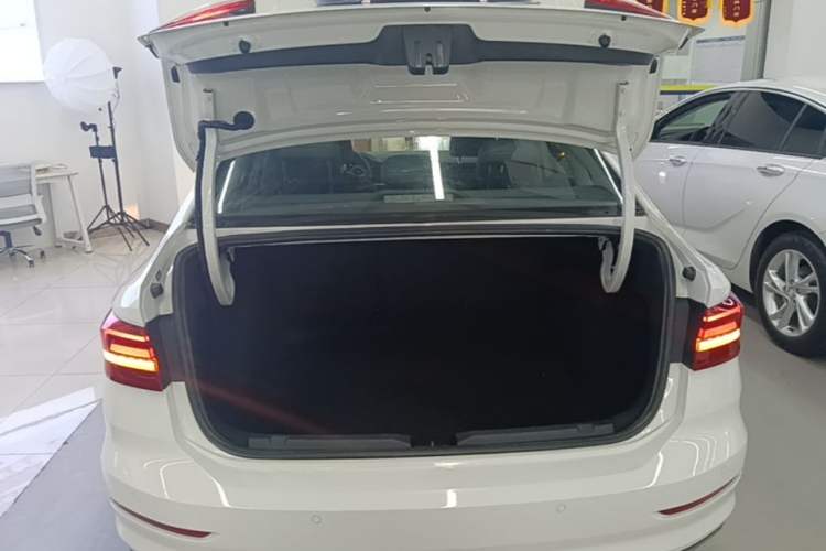 Used Volkswagen Lavida 2018 1.5L Automatic Comfort Edition China V Standard Trunk