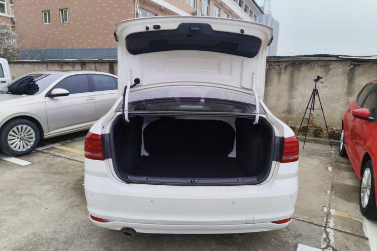 Used Volkswagen Lavida 2018 Classic 1.5L Automatic Comfort Edition China VI Standard Trunk