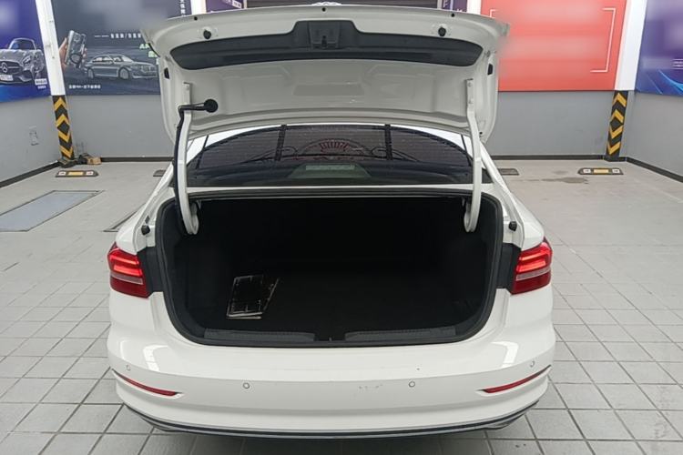 Used Volkswagen Lavida 2018 1.5L Automatic Comfort Edition China V Standard Trunk