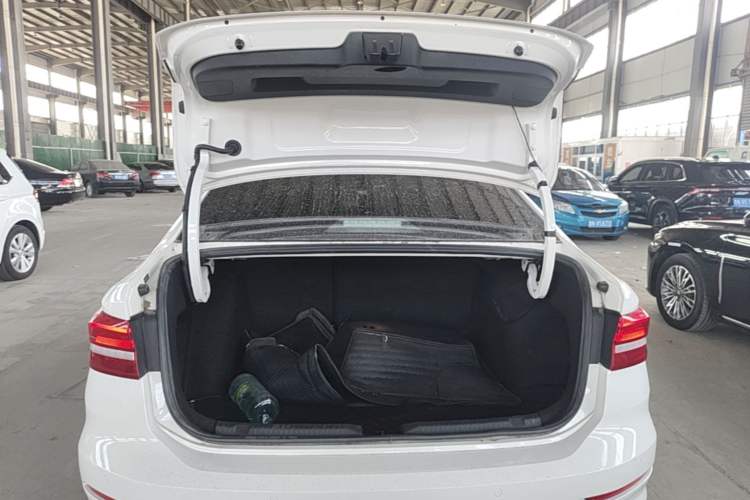 Used Volkswagen Lavida 2018 1.5L Automatic Comfort Edition China V Standard Trunk