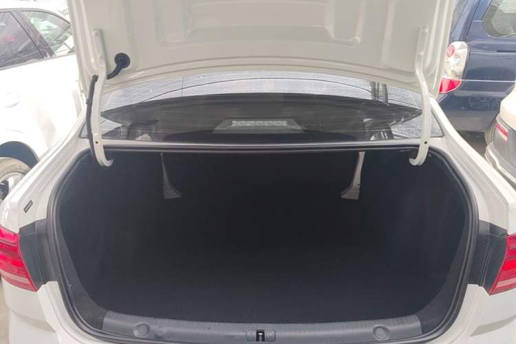Used Volkswagen Lavida 2018 Classic 1.5L Automatic Comfort Edition China VI Standard Trunk