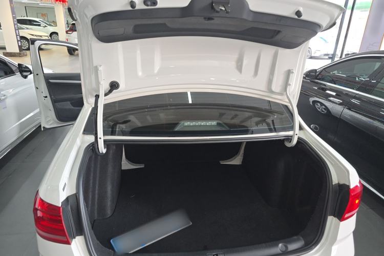 Used Volkswagen Lavida 2018 Classic 1.5L Automatic Fashion Edition China VI Standard Trunk