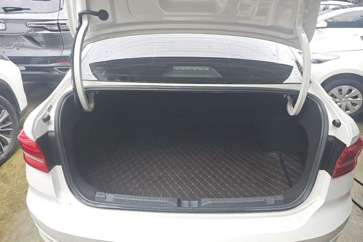 Used Volkswagen Lavida 2018 1.5L Automatic Comfort Edition China V Standard Trunk