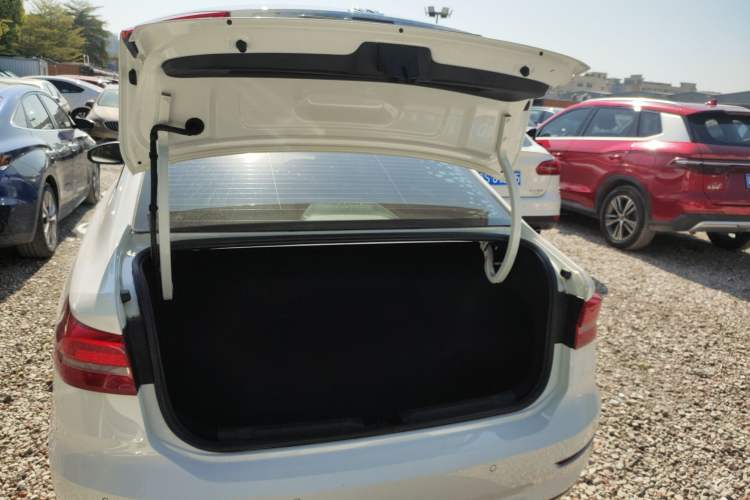Used Volkswagen Lavida 2018 1.5L Automatic Comfort Edition China V Standard Trunk