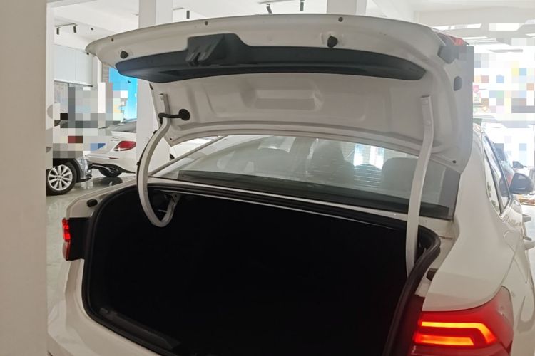 Used Volkswagen Lavida 2018 1.5L Automatic Comfort Edition China V Standard Trunk