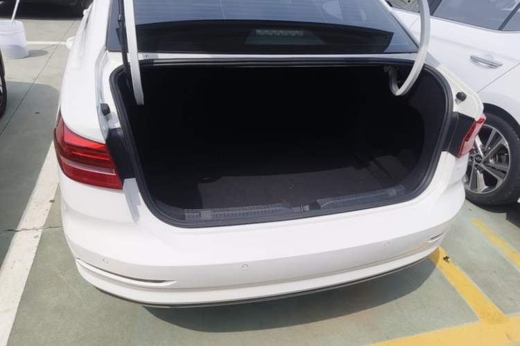 Used Volkswagen Lavida 2018 1.5L Automatic Comfort Edition China V Standard Trunk