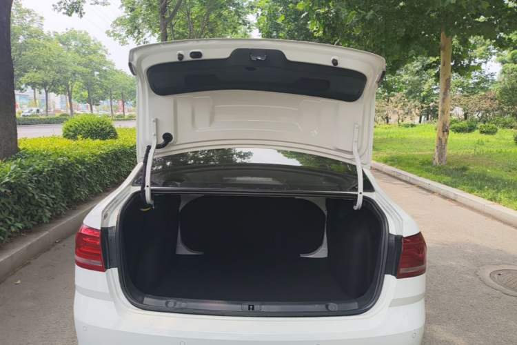 Used Volkswagen Lavida 2018 Classic 1.5L Automatic Fashion Edition China VI Standard Trunk