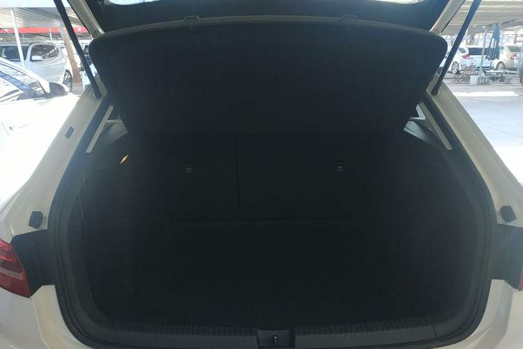 Used Volkswagen Lavida 2018 Hatchback 280TSI DSG Comfort Edition China V Standard Trunk