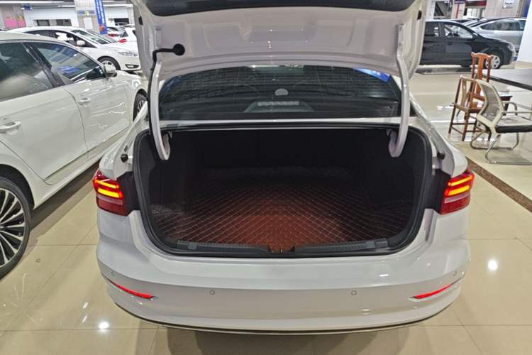 Used Volkswagen Lavida 2018 1.5L Automatic Comfort Edition China V Standard Trunk