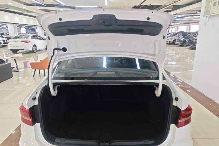 Used Volkswagen Lavida 2018 1.5L Automatic Fashion Edition China V Standard Trunk