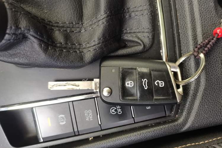 Used Volkswagen Lavida 2018 Hatchback 200TSI DSG Comfort Edition China V Standard Vehicle Key