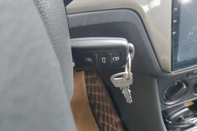 Used Volkswagen Lavida 2018 Classic 1.5L Manual Fashion Edition China VI Standard Vehicle Key