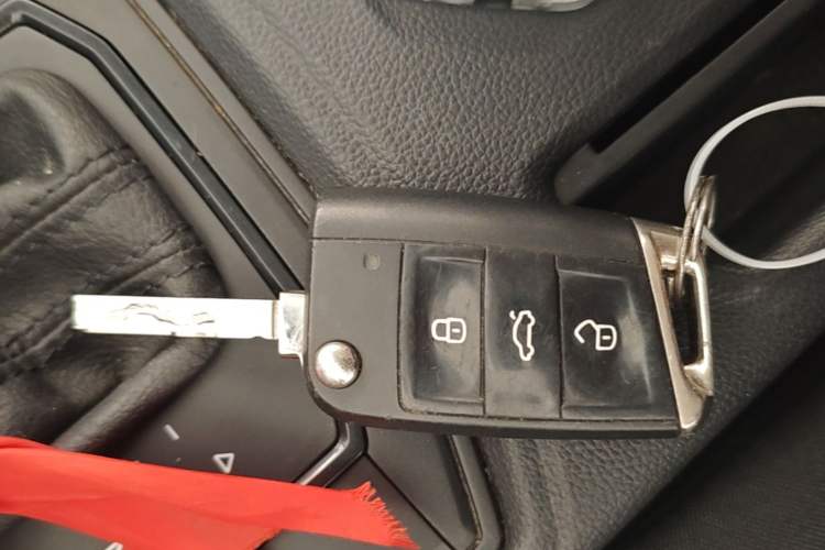Used Volkswagen Lavida 2018 1.5L Automatic Fashion Edition China V Standard Vehicle Key