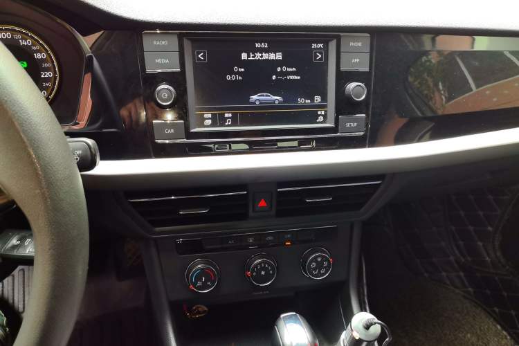 Used Volkswagen Lavida 2018 1.5L Automatic Comfort Edition China V Standard Audio And AC Panel